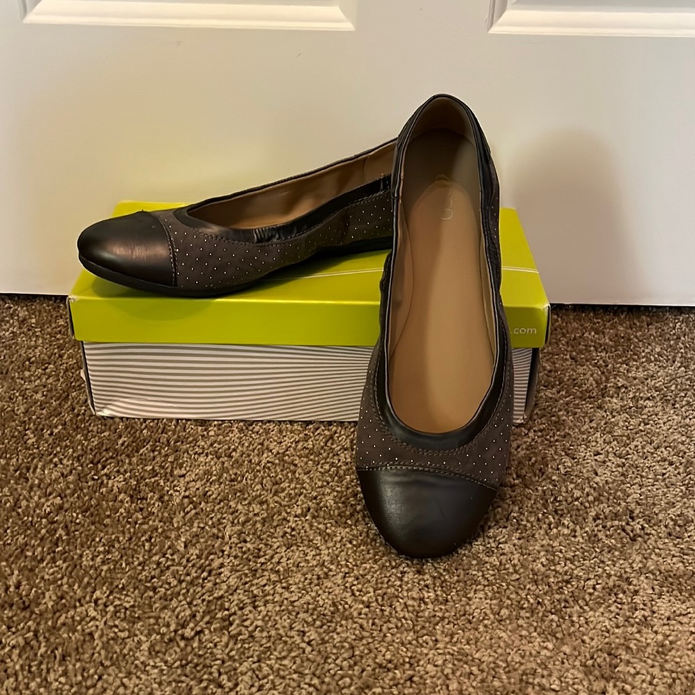E360 EasySpirit silver polka dot flats